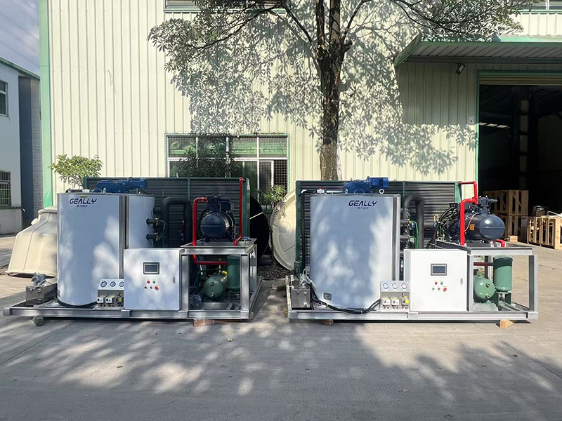 非洲客戶(hù)2臺(tái)風(fēng)冷片冰機(jī)